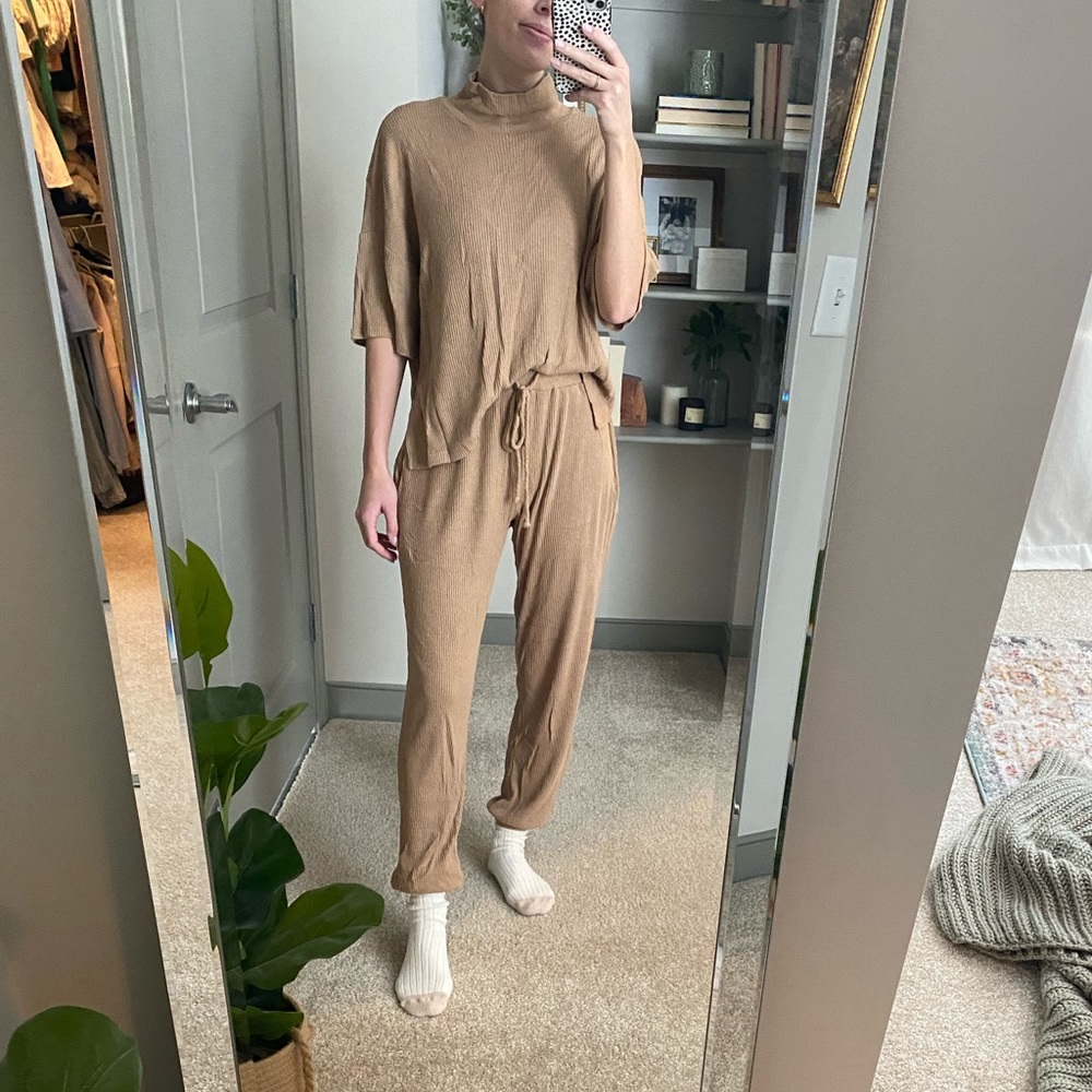 KITTENISH tan lounge set